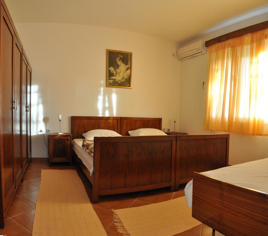 Apartments Miana Тиват Екстериор снимка