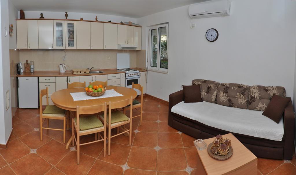 Apartments Miana Тиват Екстериор снимка