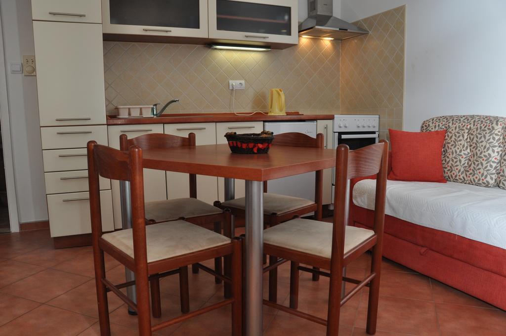 Apartments Miana Тиват Екстериор снимка