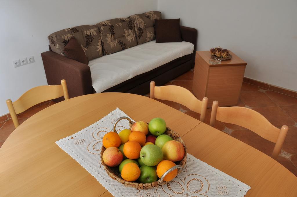 Apartments Miana Тиват Екстериор снимка